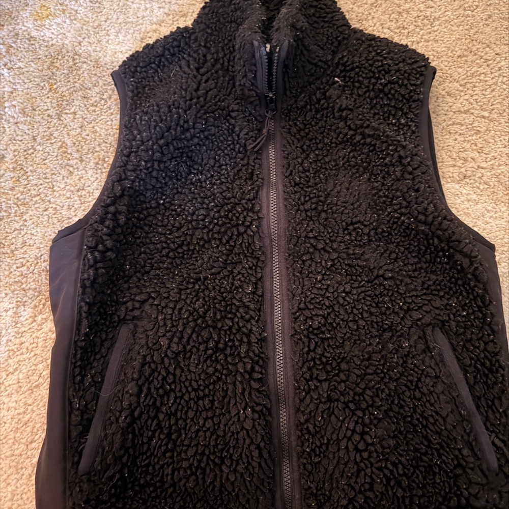TNA Black Fleece Vest